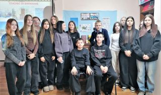 Сквозь годы с нами битва говорит... Сквозь годы с нами битва говорит...