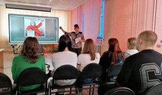 Игра «Памятники и плакаты: ХХ век»