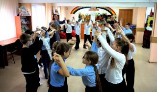 Масленица весела, всех на игры увела Масленица весела, всех на игры увела