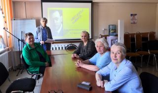 Литературный час «Умел смеяться и смешить» Литературный час «Умел смеяться и смешить»