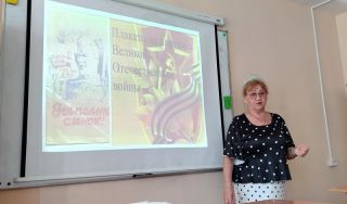 Игра «Памятники и плакаты. XX век» Игра «Памятники и плакаты. XX век»