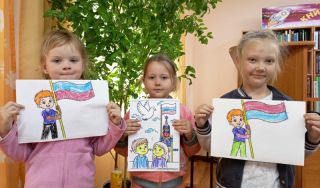 Творческое занятие «России славный триколор» Творческое занятие «России славный триколор»