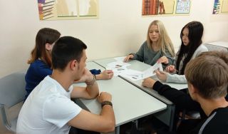 Литературная игра «Поэзии чарующие звуки» Литературная игра «Поэзии чарующие звуки»