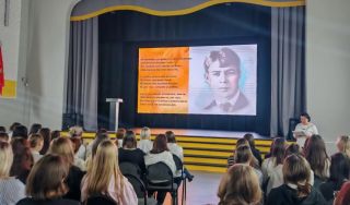 Есенинской тропой «Без России не было б меня…» Есенинской тропой «Без России не было б меня…»